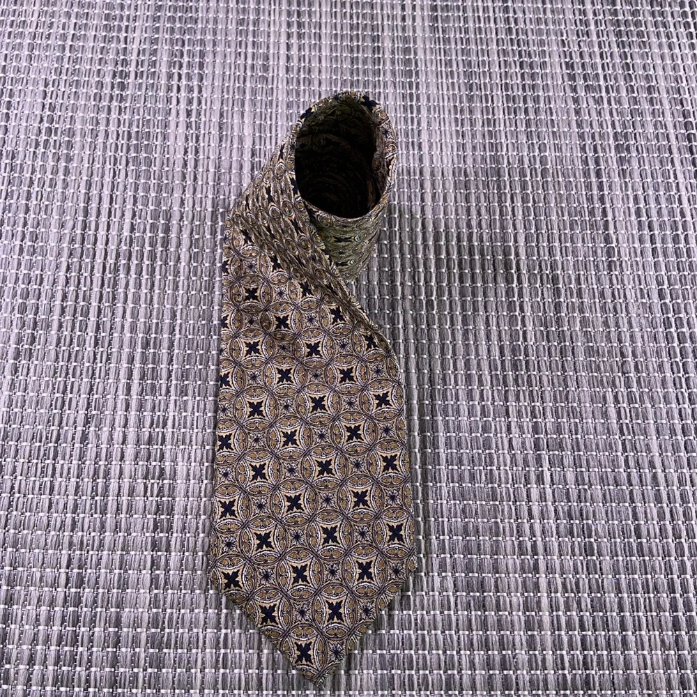 XMI Platinum Mens Silk Tie Gold Navy Blue Geometric Medallion Hand Made USA 57x4